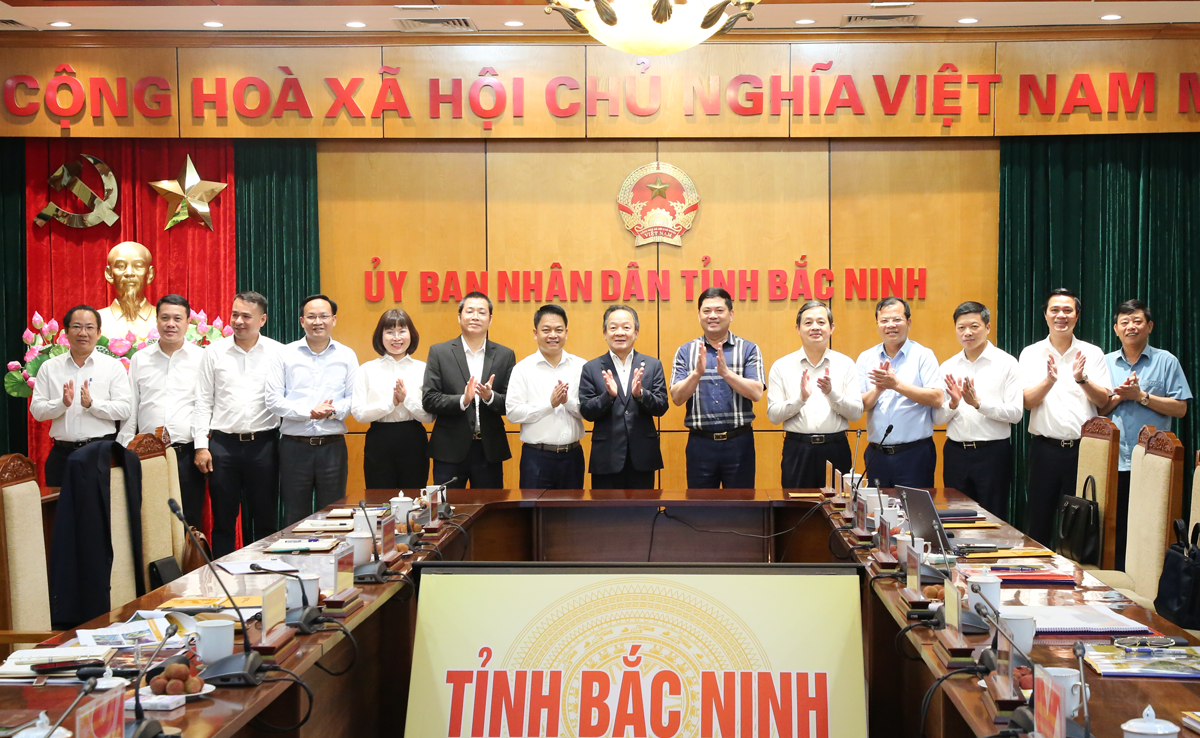 Các đồng chí lãnh đạo tỉnh Bắc Ninh làm việc với Công ty Cổ phần Tập đoàn T&T