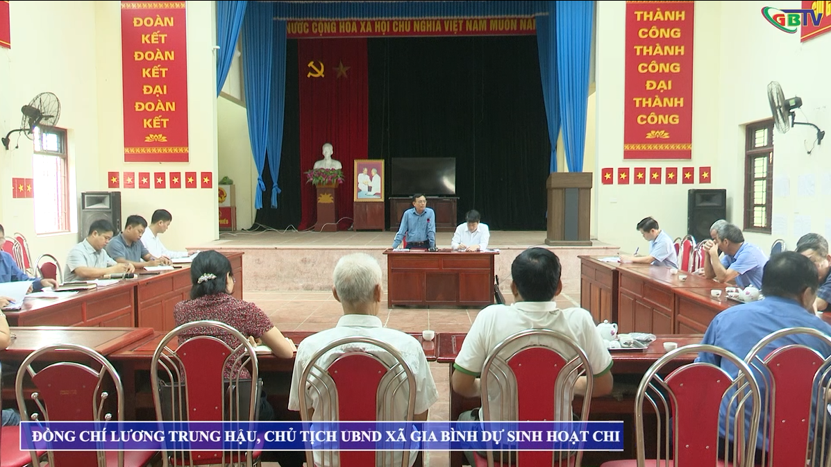 Đồng chí Lương Trung Hậu, Chủ tịch UBND xã Gia Bình dự sinh hoạt chi bộ tại thôn Thủ Pháp_1.mp4