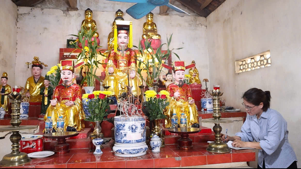 Kiểm đếm, lập hồ sơ hiện vật tại Đình và Chùa thôn Ngô Thôn phục vụ công tác di chuyển, bảo tồn các di tích trong phạm vi Dự án Cảng hàng không quốc tế Gia Bình.mp4